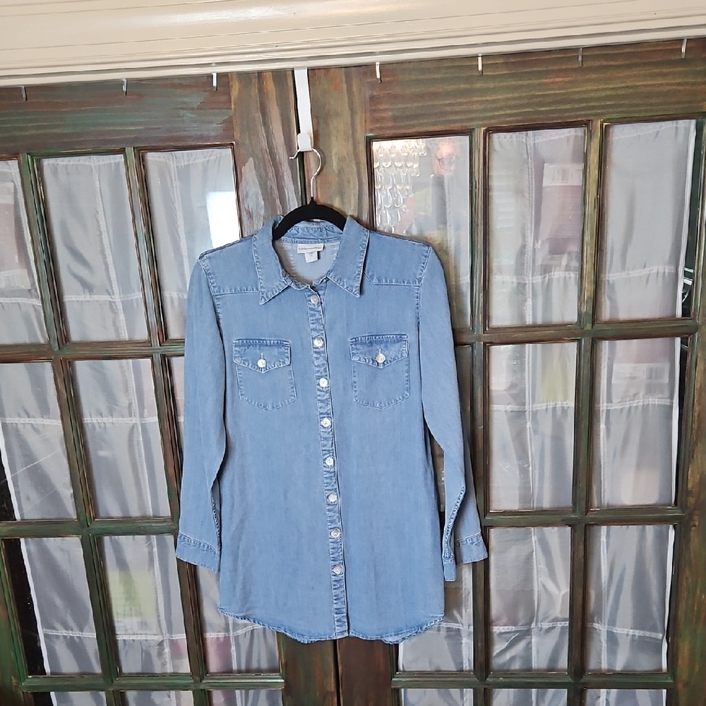Soft Surroundings Long Sleeved Button Up Denim Shirt With 2 Front Pockets